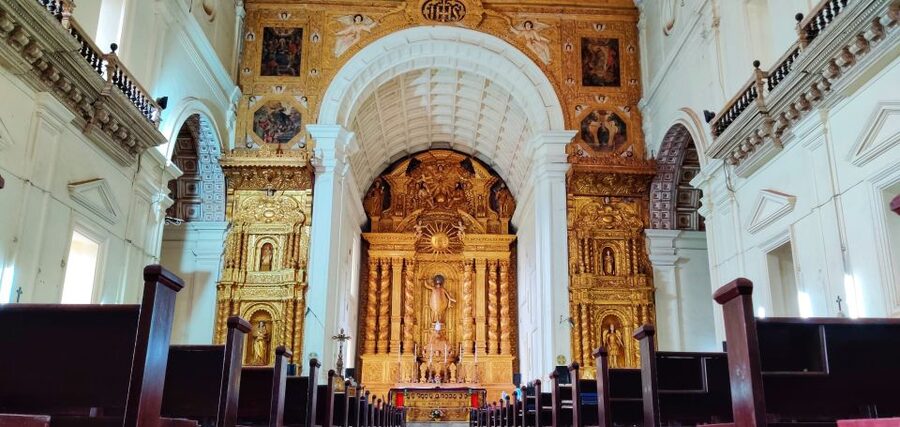 Old Goa: Walking Tour of Heritage Churches - Ruins to Se Cathedral: Why Size and Design Matter