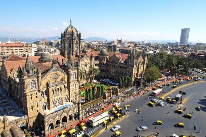 Old Mumbai Sightseeing Tour with a Local Guide - Ganesh Nagar: a second window into laundry, family life, and community ties