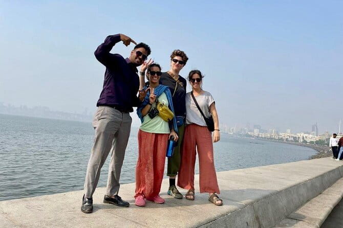 Old Mumbai Sightseeing Tour with a Local Guide - Banganga Holy Tank: history you can actually slow down for
