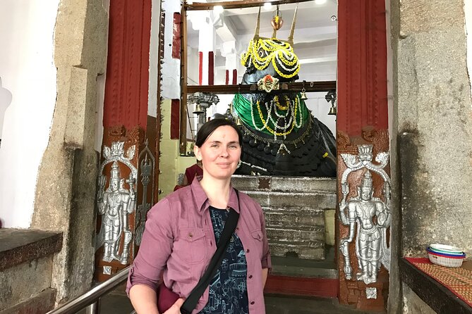 Old neighbourhood Walk - Half-Day Tour - Gandhi Bazaar: Flowers, Traditional Shops, and a Snack Break