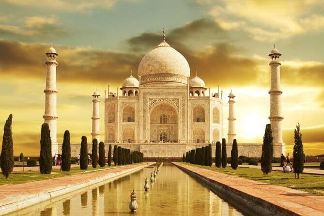 Old & New Delhi City Private Tour - Half Day or Full Day Options - Lotus Temple and India Gate: a break from the roar