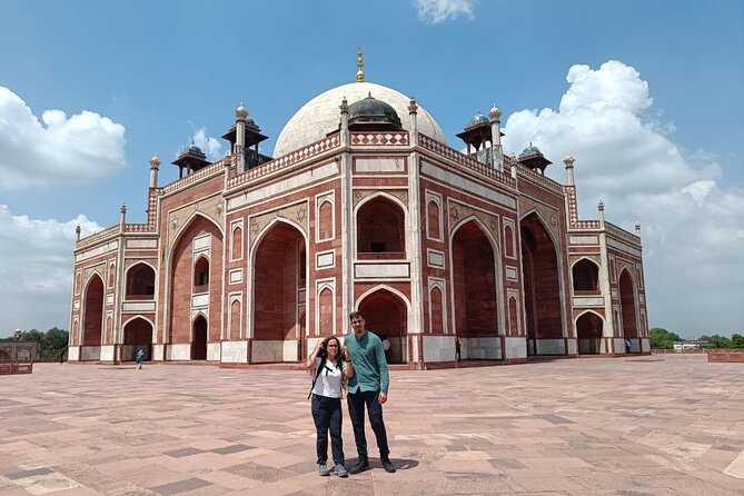 Old & New Delhi Private Tour - Half or Full Day (Rated Excellent) - Bangla Sahib, Jama Masjid, and Sis Ganj: religion as a real part of city life