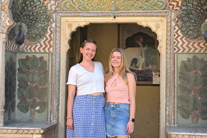 One Day Private Tour of Jaipur with Guide - Price and logistics, plus what to budget for admissions