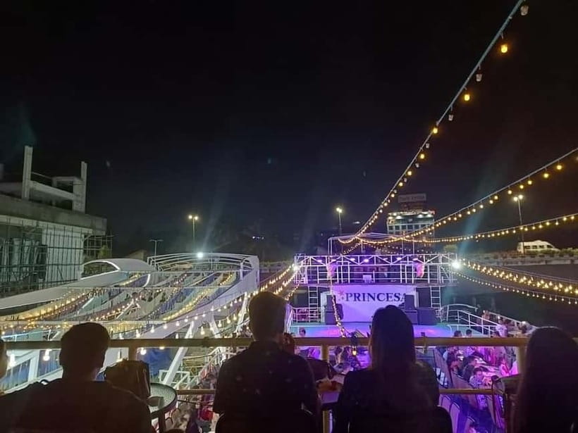 Panaji: Dinner Cruise in Goa with Hotel Transfer and 2 Beers - Drinks onboard: how the included alcohol works in real life