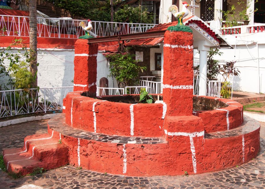 Panaji: Fontainhas Neighborhood Cultural Guided Walking Tour - Into the Hindu neighborhood: Lord Hanuman and the hillock shrine