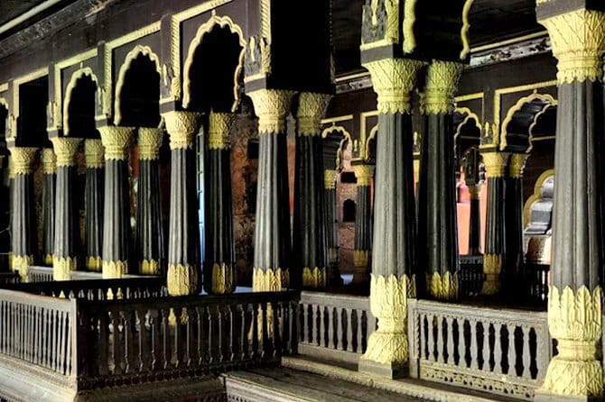 Pete walk, an immersive walking tour in Bangalore with a guide - Stop 2: Kote Venkataramana Temple and Its Dravidian-Vijayanagar Blend