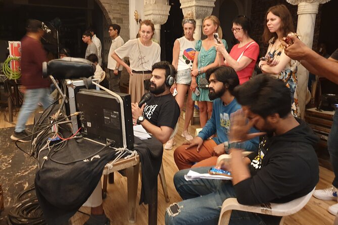Premium Bollywood Tour + - How this private Bollywood tour actually works in Mumbai