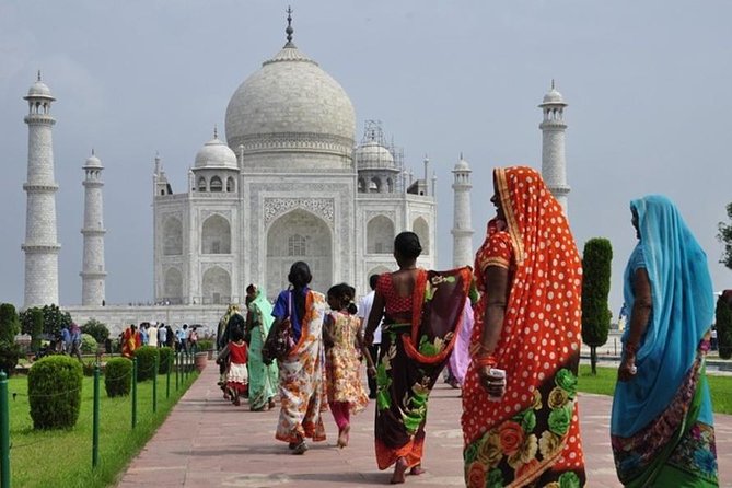 Private 2-Day Tour to Taj Mahal, Agra from Goa with Both side Commercial Flights - Sunrise Taj Mahal: The Timing Advantage (and the Caveats)