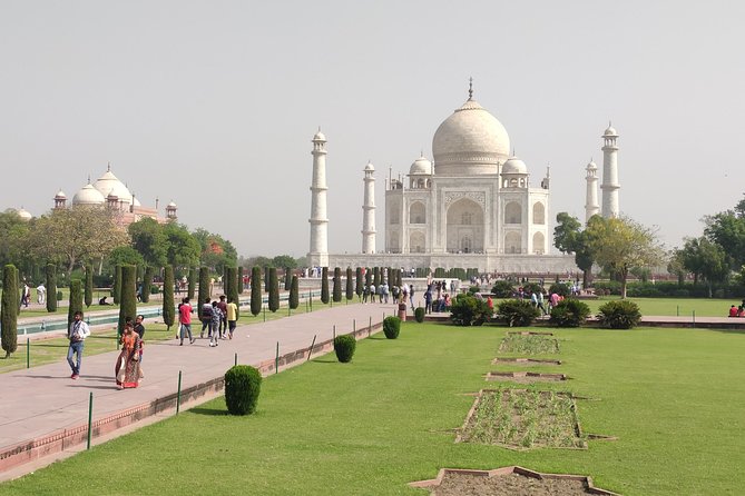 Private Agra Day Trip Taj Mahal Sunrise Tour From Delhi - The hotel washroom stop and why it’s more important than it sounds