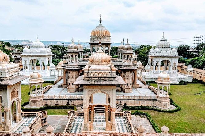 Private Cab for Full day Sightseeing in Jaipur - City Palace of Jaipur: where Rajput and Mughal styles meet