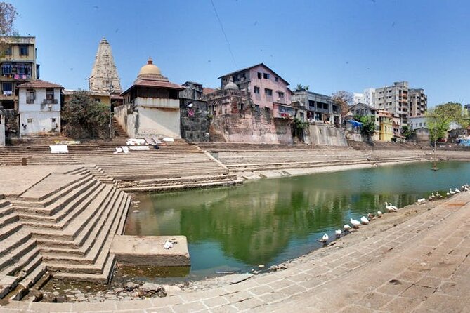 Private City Tour with Dharavi Slum Dhobighat and Dabbawalla - Malabar Hill views: Hanging Gardens, Kamala Nehru Park, Banganga