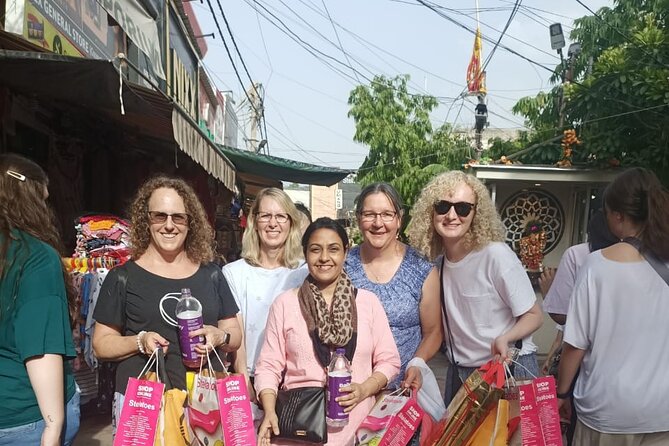 Private Customized Delhi Shopping Tour with Female Consultant - A female-led shopping plan for Delhi’s market maze