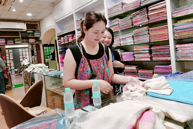 Private Customized Delhi Shopping Tour with Female Consultant - Central Cottage Industries Emporium: quality souvenirs and home décor you can trust