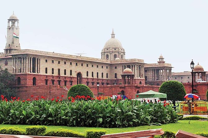 Private Delhi Day Tour with Tour Guide - India Gate and Raj Ghat, short stops with meaning