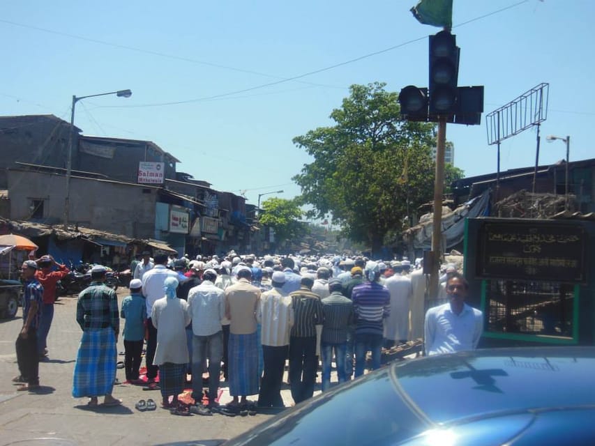 Private Dharavi Slum Tour - Meeting in Mumbai, then into the alleys with a purple-shirt guide