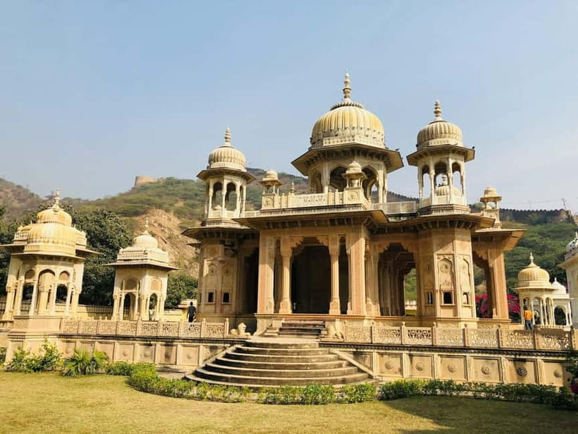 Private Full-Day Jaipur Guided Tour with Monkey Temple - How the private car and guide shape your Jaipur day