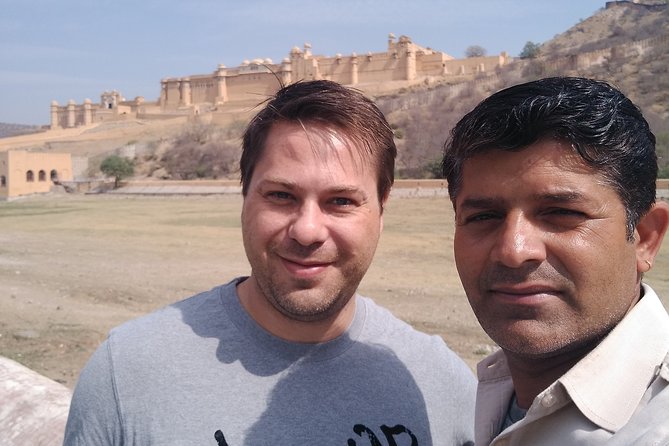 Private Full Day Jaipur Sightseeing With Tickets - City Palace: short stop, but worth it for royal connection