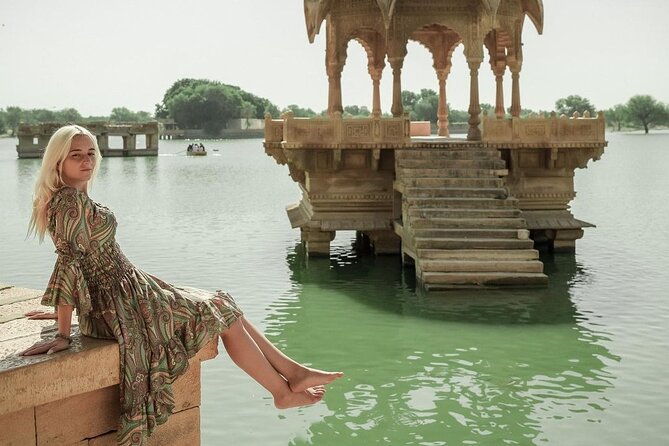 Private Full-Day Tour of Golden City Jaisalmer with Guide - Entering the living maze of Jaisalmer Fort