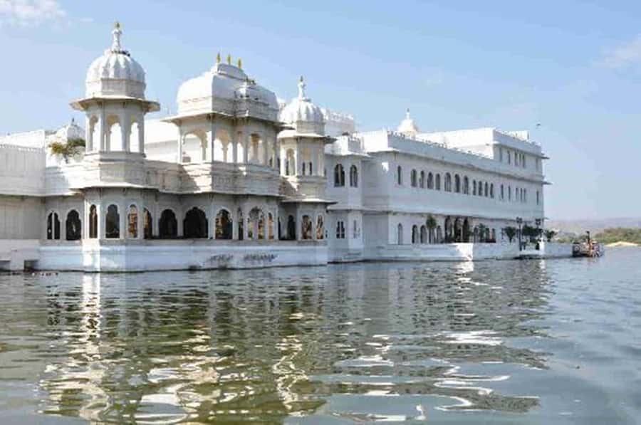 Private Full-Day Udaipur City Tour with Guide - City Palace to Lakeside Gardens: What Your Day Will Feel Like