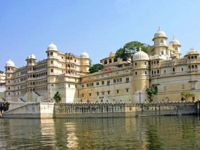 Private Full-Day Udaipur City Tour with Guide