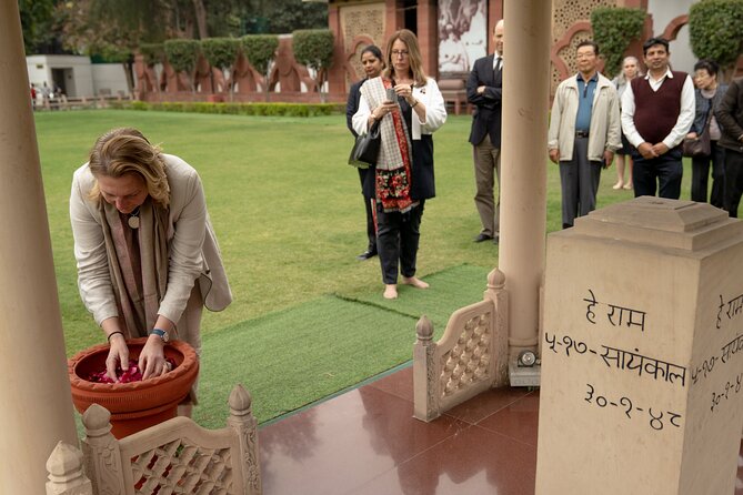 Private Full or Half Day Old and New Delhi City Tour - India Gate to Rashtrapati Bhavan: planned New Delhi monuments