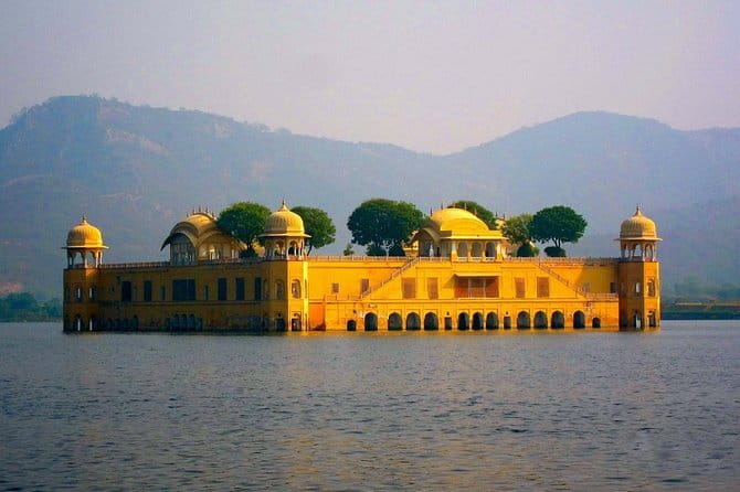 Private Guided Same Day Jaipur Tour From Delhi By Car - Panna Meena ka Kund: the 16th-century stepwell that makes great photos