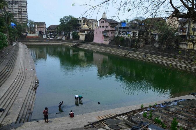 Private Guided Spiritual Walk in Banganga Hindu Temples - Key things you’ll notice on the Banganga walk