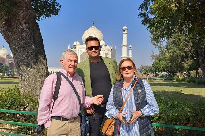 Private Guided Taj Mahal Tour with Skip The Line Entry Ticket - Meeting point reality: where to start in Tajganj