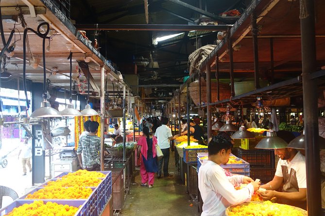 Private Half-Day Mumbai Sightseeing Tour by Public Transportation - Churchgate Railway Station and the dabbawallas lunch system
