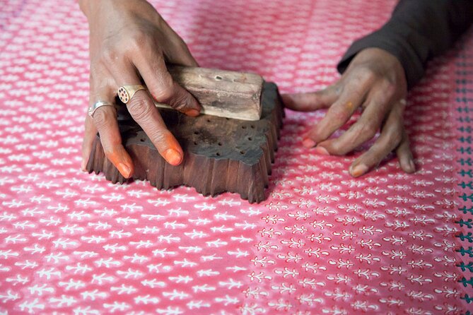 Private Jaipur Shopping Tour - Handicrafts, Textiles & Jewelry - Stop 2, Johri Bazaar: jewelry craftsmanship and what to inspect