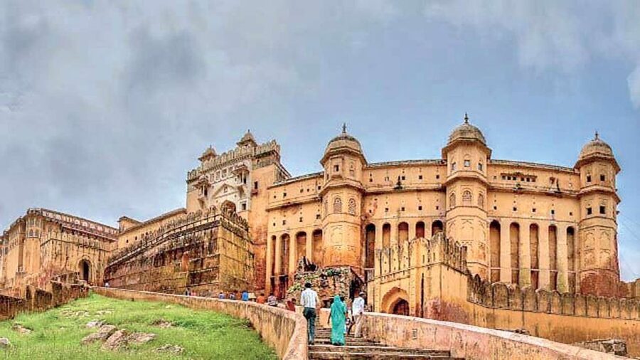 Private Jaipur sightseeing Tour by Car - All Inclusive - Jantar Mantar: a guided visit that makes the shapes make sense