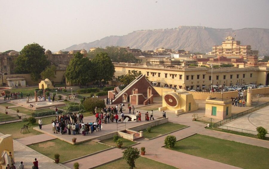 Private Jaipur sightseeing Tour by Car - All Inclusive - Hawa Mahal and Patrika Gate: pink facades and quick, satisfying stops