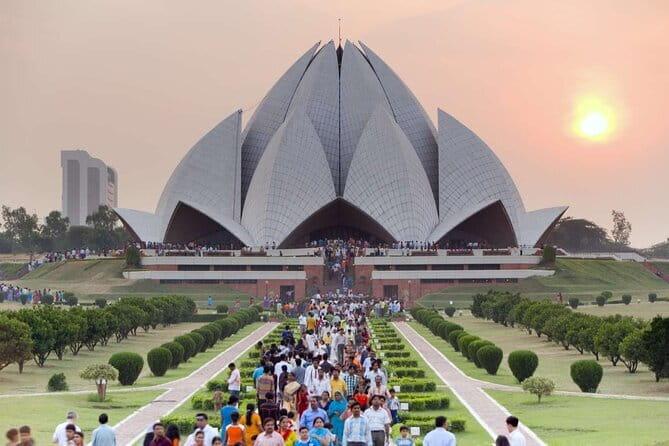 Private Old and New Delhi Full-Day Guided Tour all Inclusive - Old Delhi start at Jama Masjid, where the day gets real