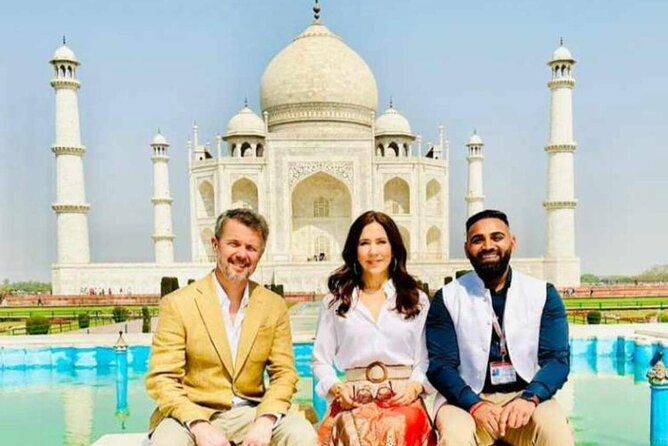 private Same day Taj mahal tour from Hydrabad - Agra Fort in one hour: the Mughal power backdrop