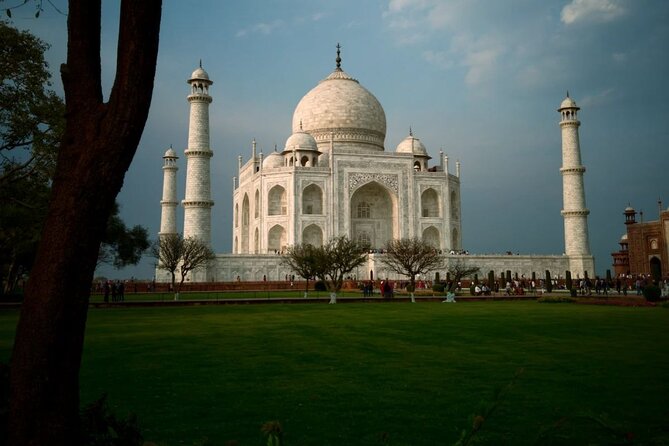 Private Sunrise Taj Mahal & Agra Tour from Delhi by Luxury Car - Taj Mahal at Around 6 AM, With Time to Actually See It
