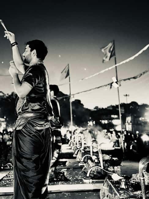 Private Sunset Boat Ride and Ganga Aarti with Reserved Seat - English or Hindi guide support, and why the right guide changes everything