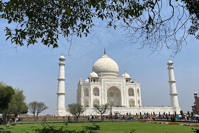 Private Taj Mahal & Agra Day Tour from Delhi by Express Train - Lunch at a high-end Agra hotel, and how to eat without falling behind