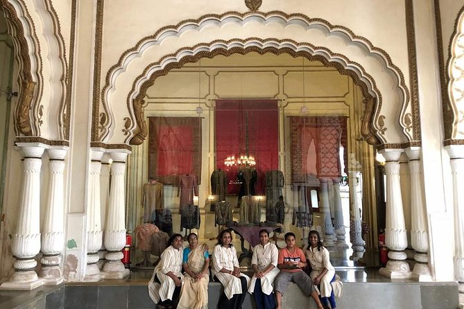 Private tour of Hyderabad in car with guide and lunch - Lunch and pace: how the day stays manageable