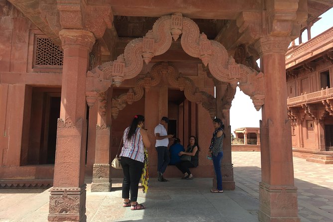 Private Transfer From Agra To Jaipur with Fatehpur Sikri - No entrance fees, no guide included, plan your money and time
