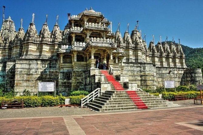 Private Transfer From Udaipur To Jodhpur Via Jain Temple & Kumbhalgarh Fort - Pickup in Udaipur, Narrow Lanes, and the Tuk-Tuk Switch