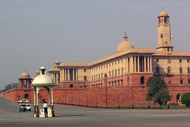Private Transfer Jaipur To Delhi private airconditioned vehicle - Door-to-Door Comfort From Jaipur to New Delhi