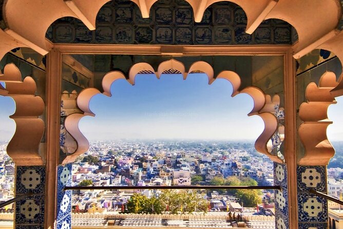 Private Udaipur Sightseeing Tour by Tuk-Tuk or Car with Driver - Tuk-tuk vs car, and why it matters in Udaipur