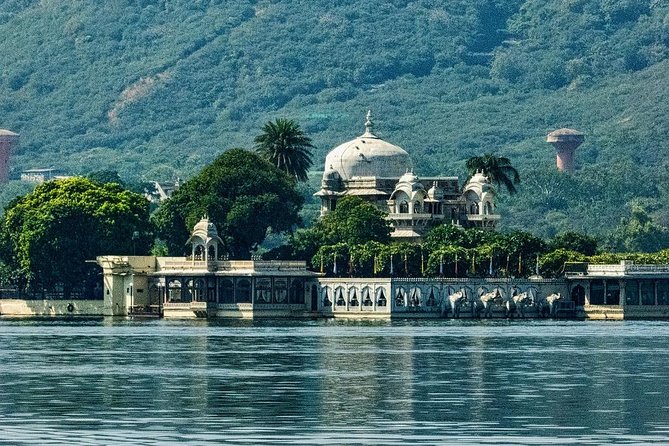 Private Udaipur Sightseeing Tour with Guide - Lake Pichola: classic lake views, with an optional boat ride