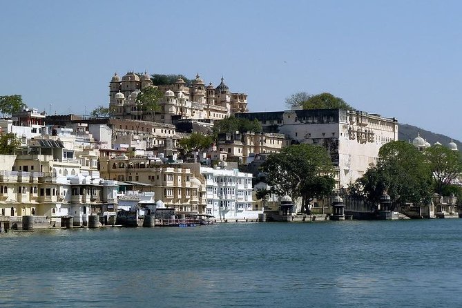 Private Udaipur Sightseeing Tour with Guide - City Palace of Udaipur, plus the Crystal Gallery tie-in