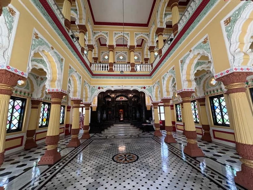 Pune: Sacred Sites Half Day Tour with Snacks (AC Car Tour) - Snacks, street food instincts, and what to expect from the food stops