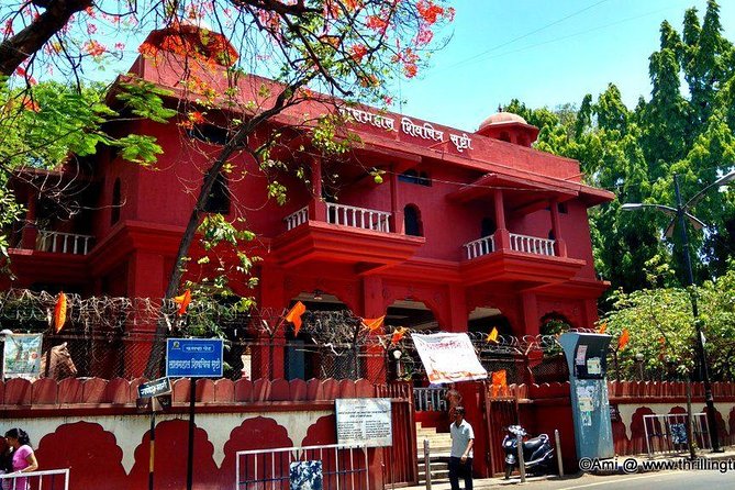 Pune Walking Tour with a Punekar - Shreemant Dagdusheth Halwai Ganpati Mandir and the Feeling of Continuity