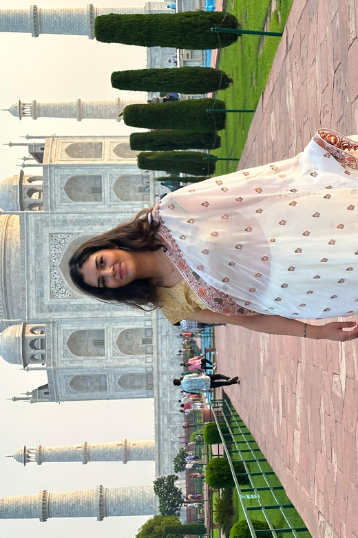 Rent a sari or kurta pajama for Taj Mahal visit & picture - Key takeaways before you go