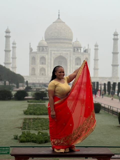 Rent a sari or kurta pajama for Taj Mahal visit & picture - Taj Mahal photo stop and guided visit: where the time goes