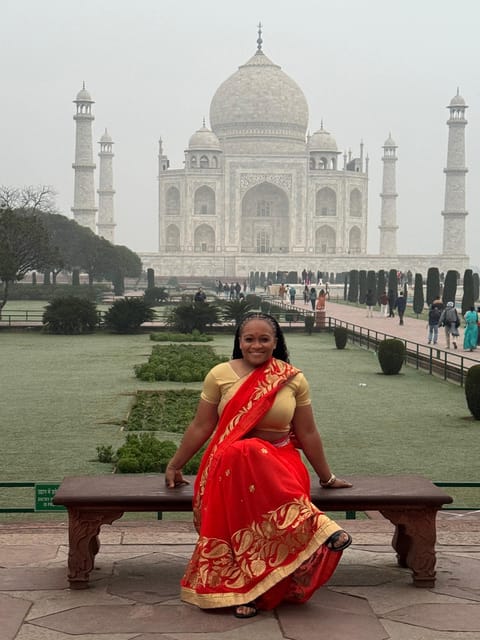 Rent a sari or kurta pajama for Taj Mahal visit & picture - Practical tips to get the best photos in traditional clothes