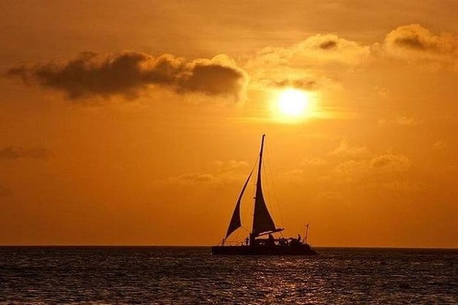 Sailing Experience in Mumbai on Mid Size Yacht - Mid-size yacht comfort for up to 8: what private really means